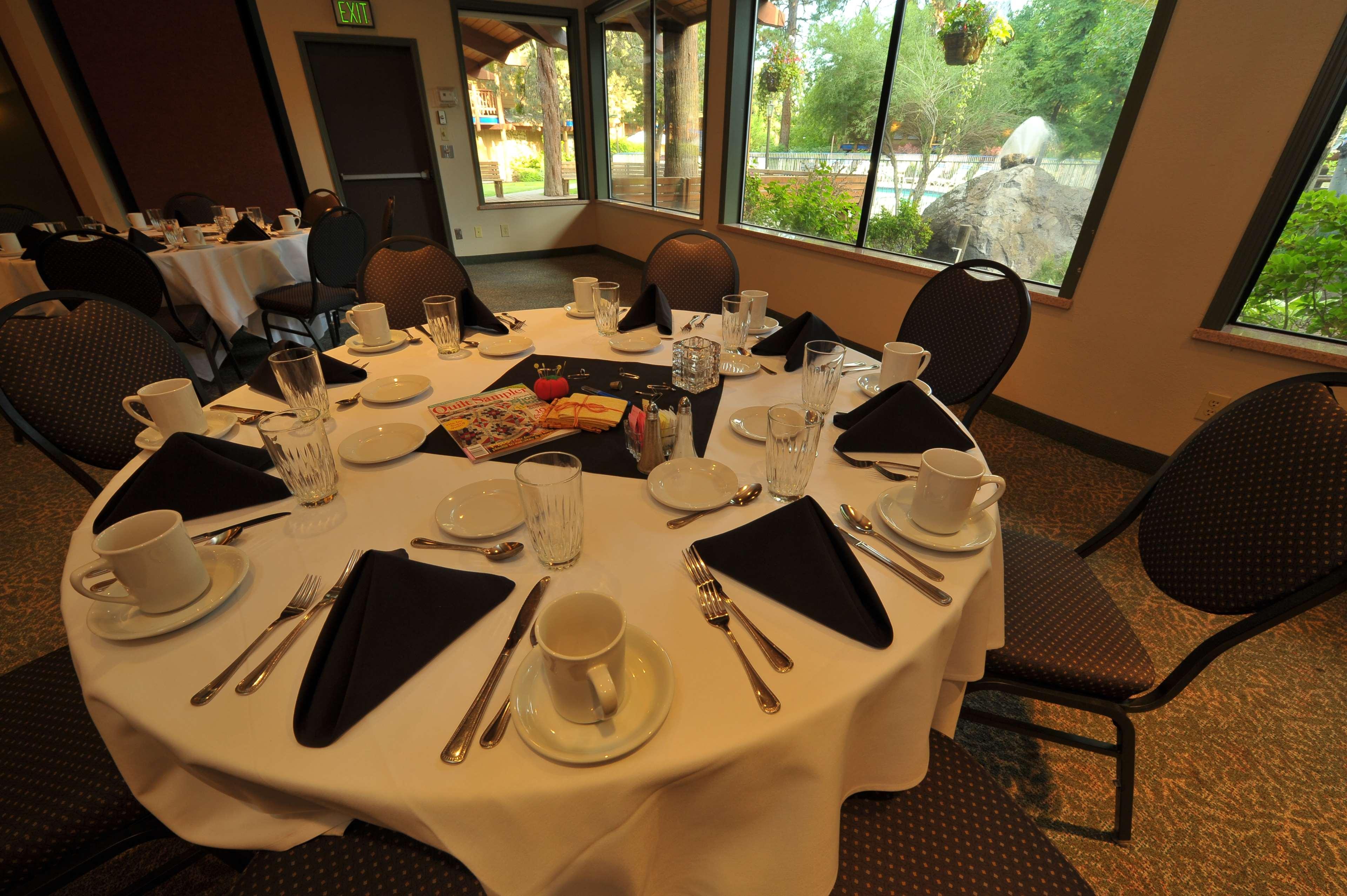 โรงแรมชิโล อินน์ แอนด์ สวีท - เบนด์ ร้านอาหาร รูปภาพ